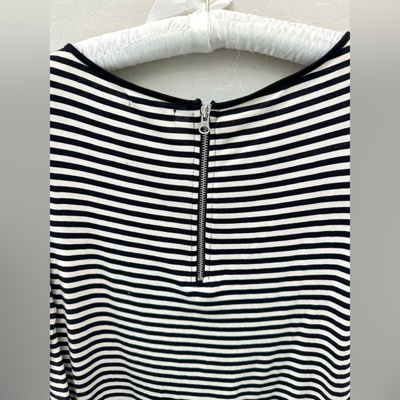 CHELSEA & THEODORE | Black and White Stripe Knit Basic Midi Dress | Medium - Picture 3 of 6